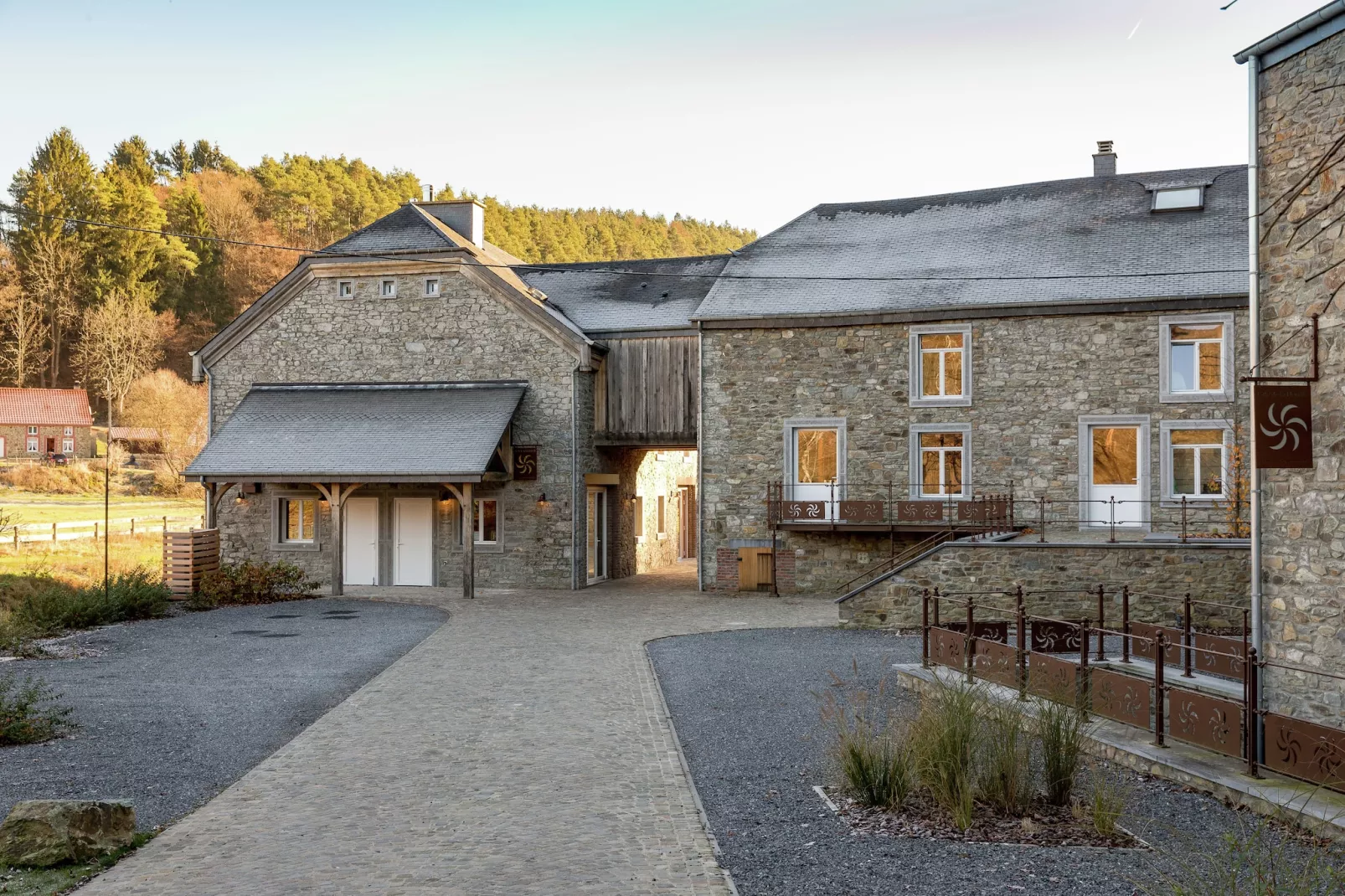 Le Moulin de Vencimont-Buitenkant zomer