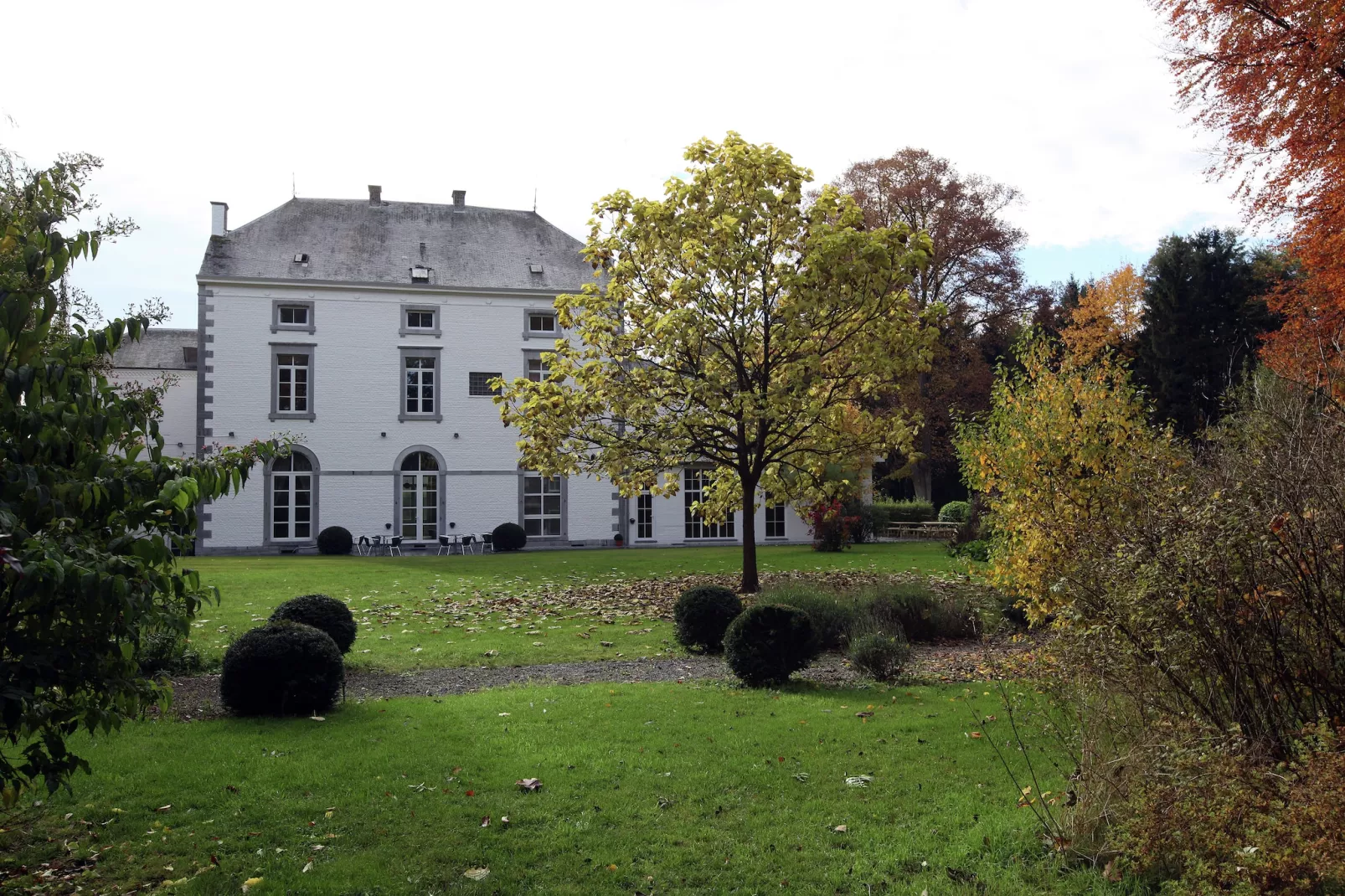 Château St-Jean-Buitenkant zomer