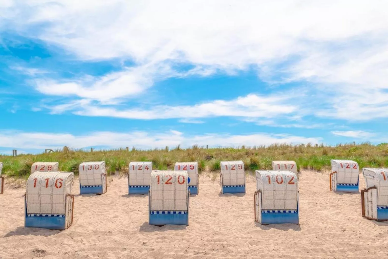 Bernstein mit Balkon am Sandstrand-Gebieden zomer 20km
