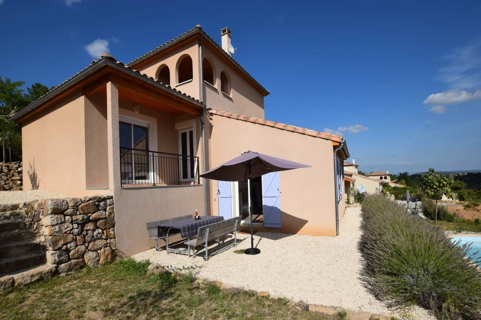 Villa Joyeuse 36-Buitenkant zomer