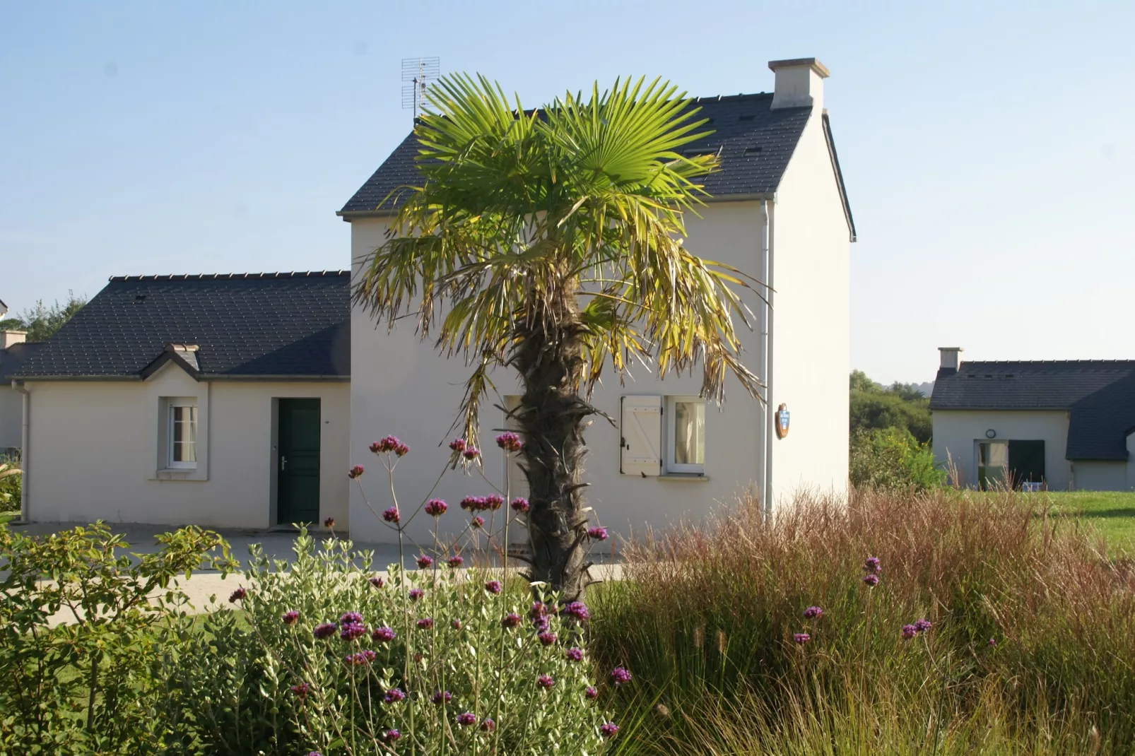 Le Hameau de Peemor Pen 3-Buitenkant zomer