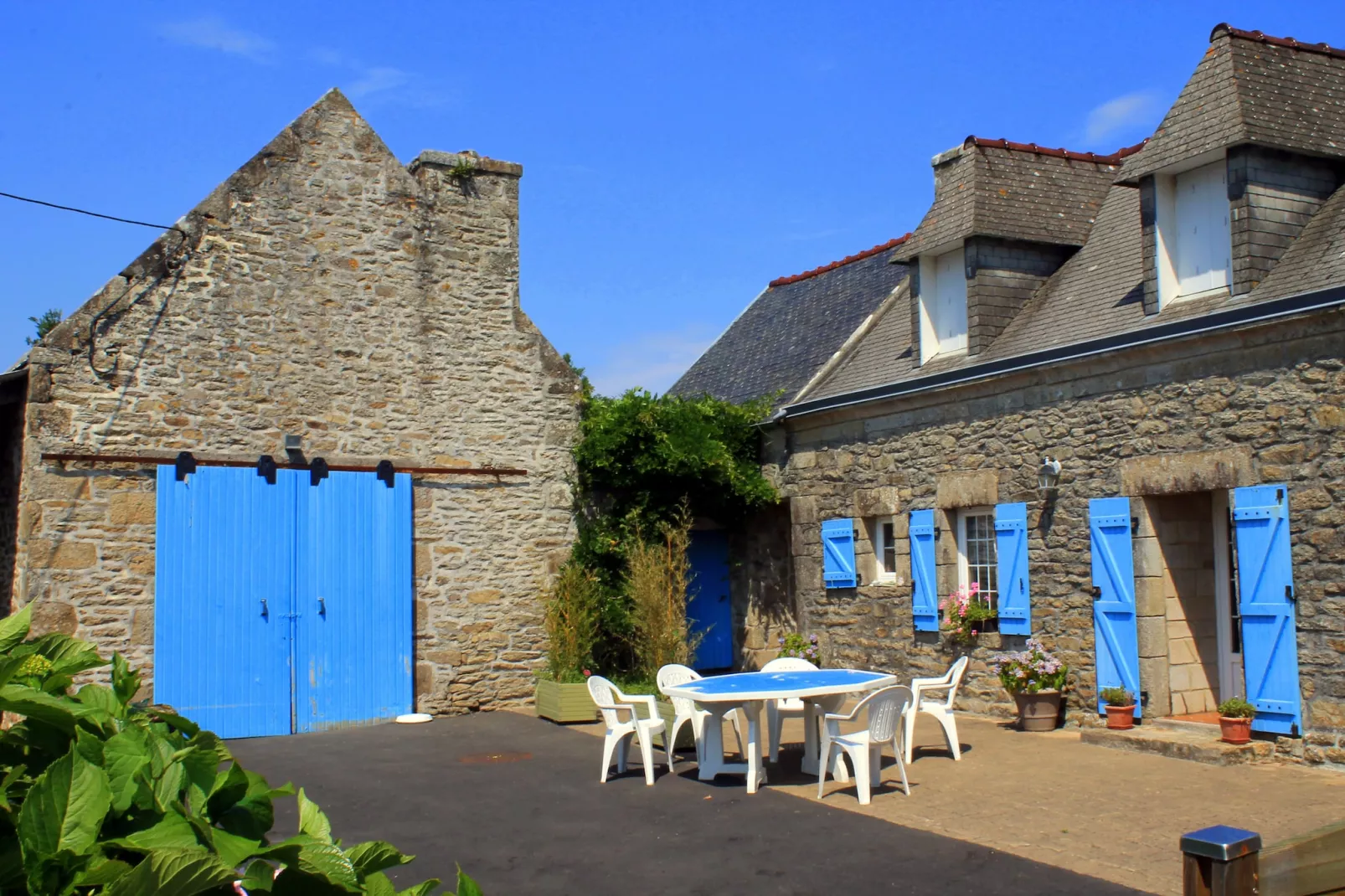 Maison de vacances Plouhinec-Buitenkant zomer