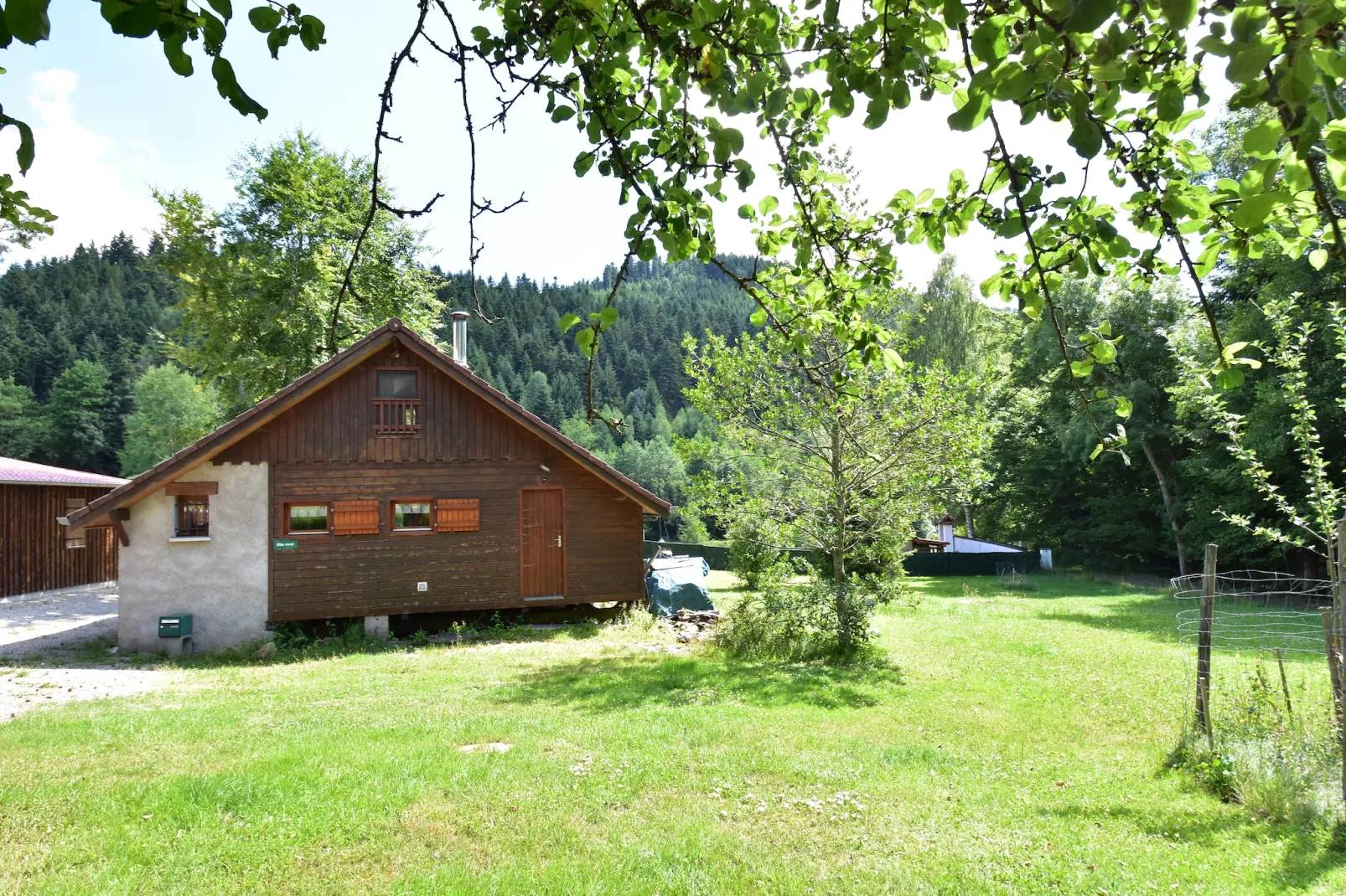 Chalet - TURQUESTEIN-Buitenkant zomer