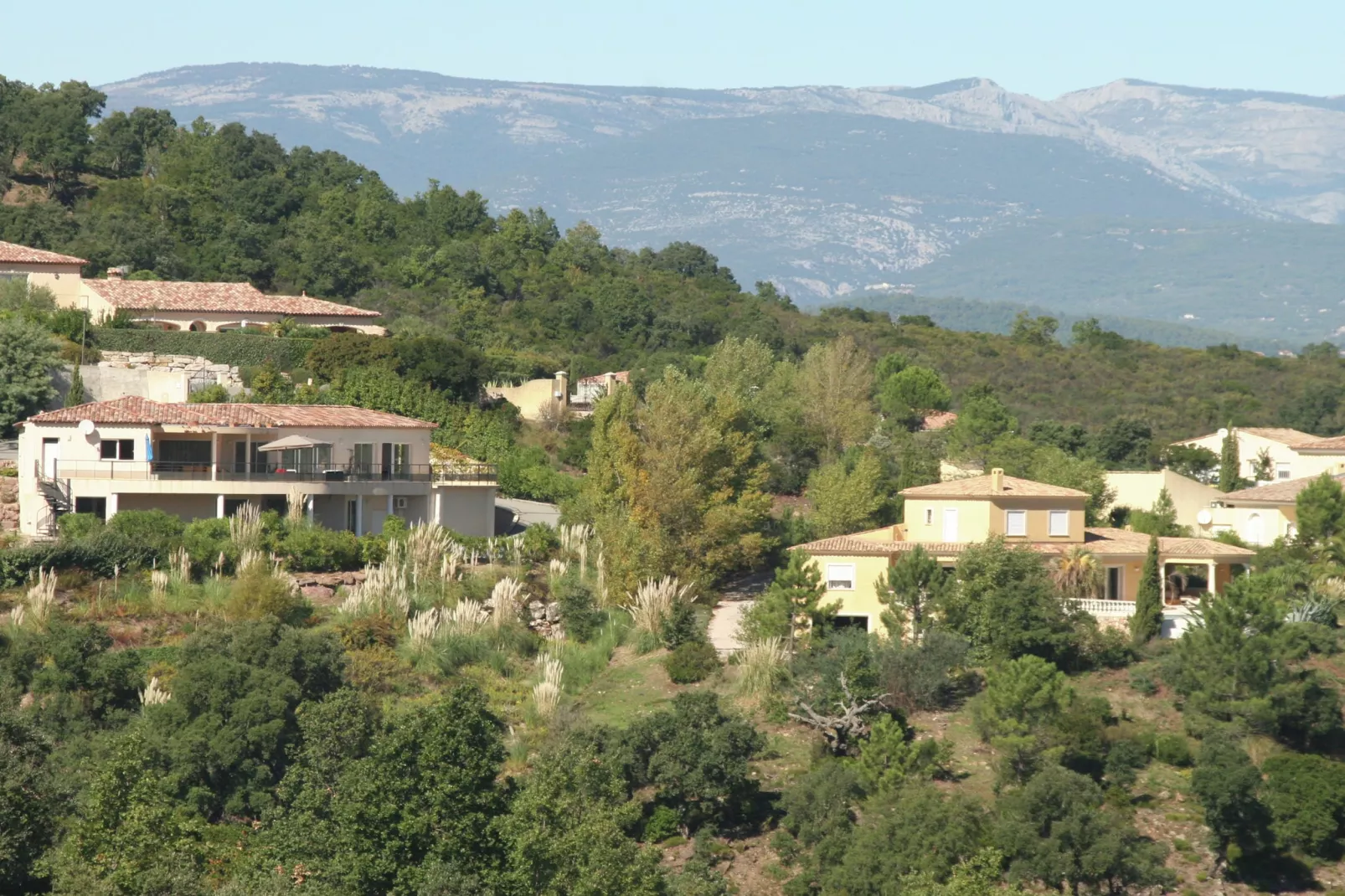 Villa le Mareret-Buitenkant zomer