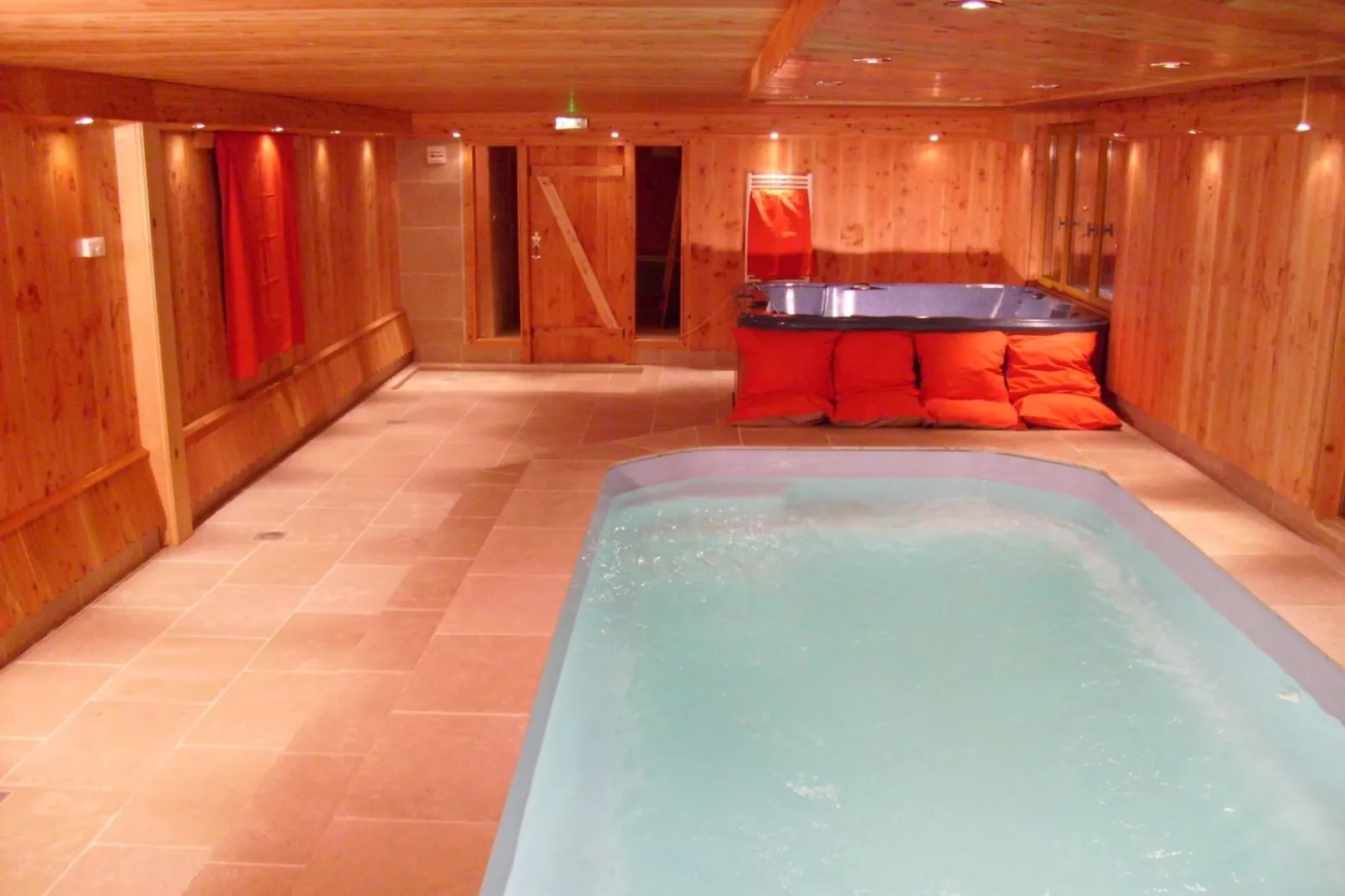 Les Chalets des Ayes 9-Zwembad