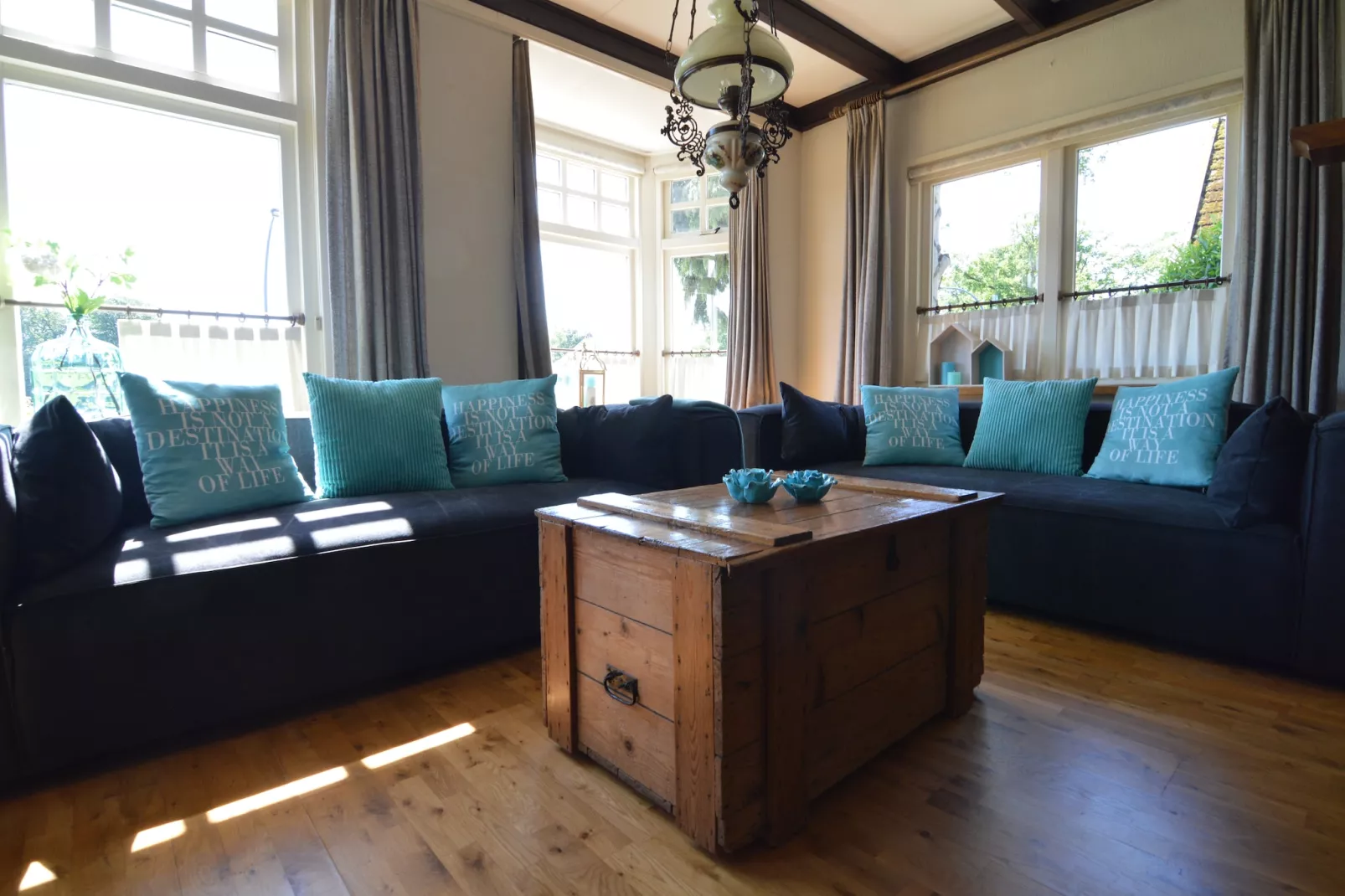 Little White Cottage-Woonkamer