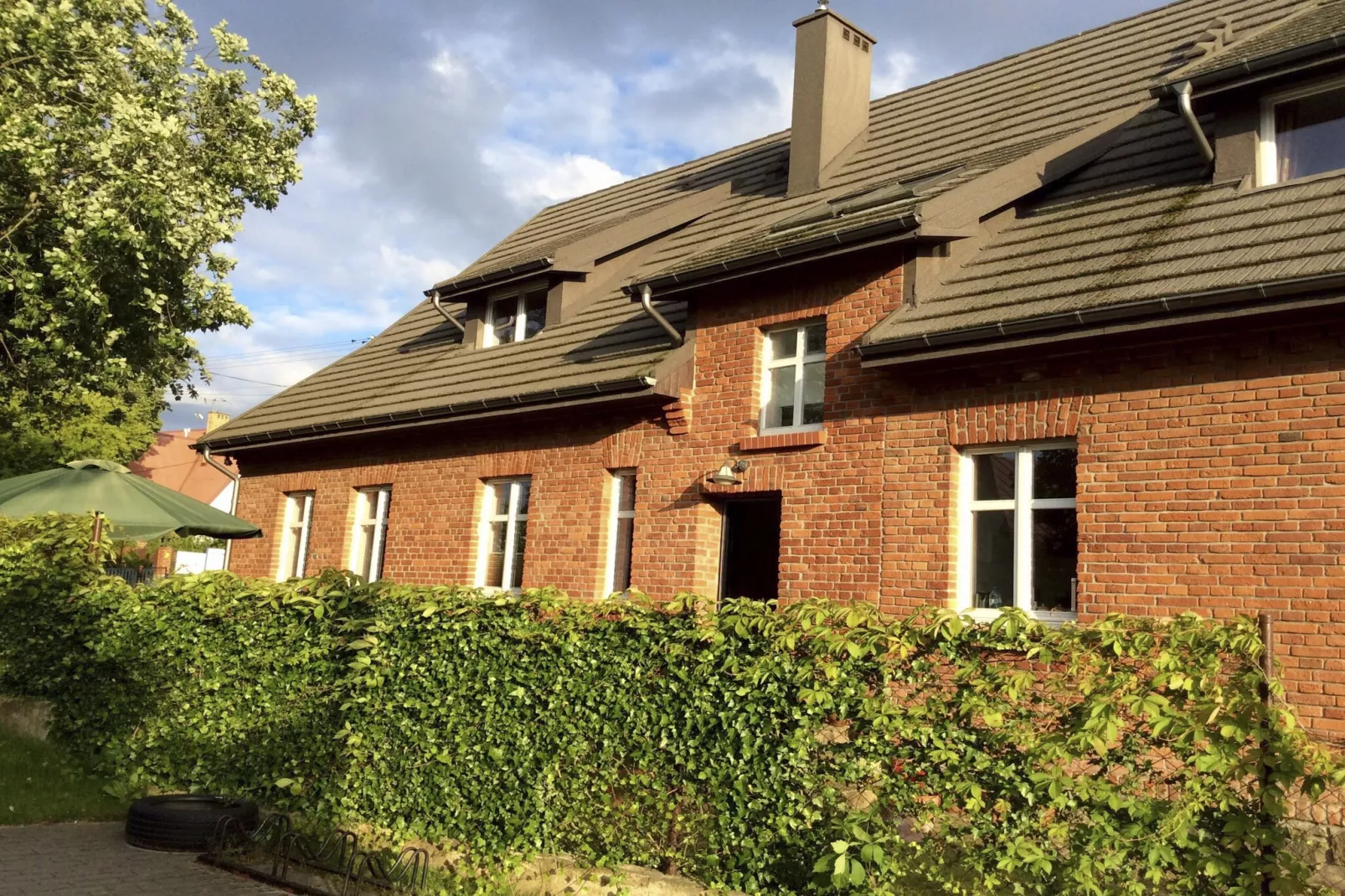 A historic manor by the sea-Buitenkant zomer