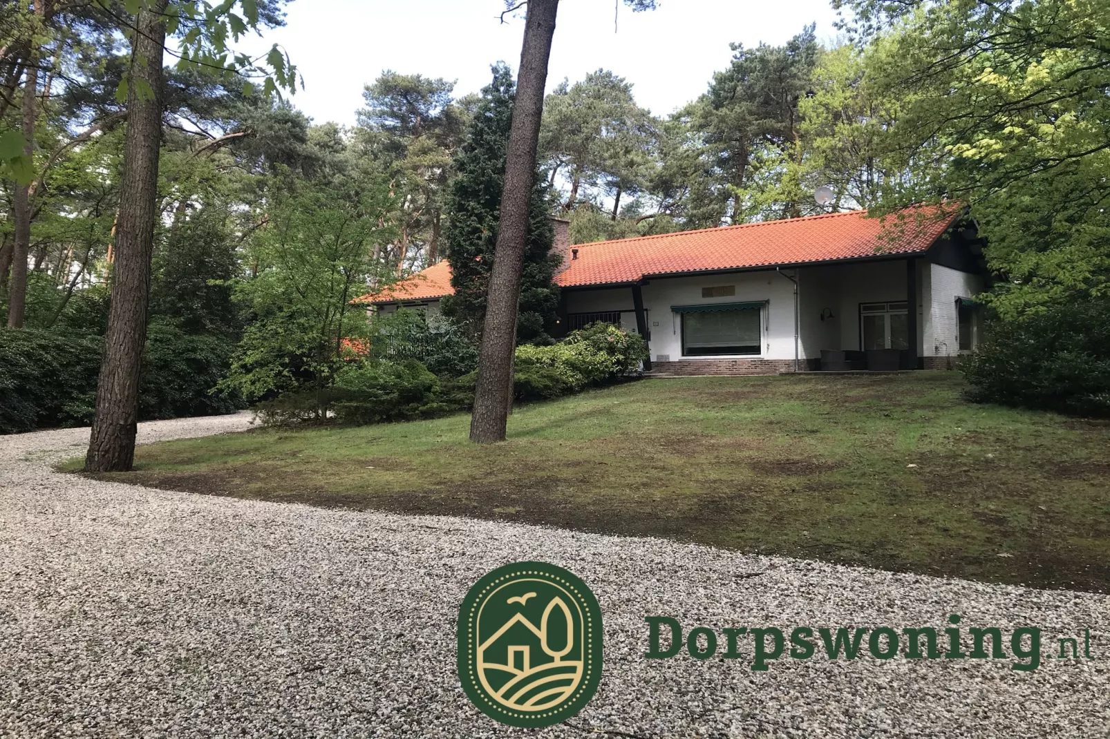 Dorpswoning Het Jagershuis-Buitenkant zomer
