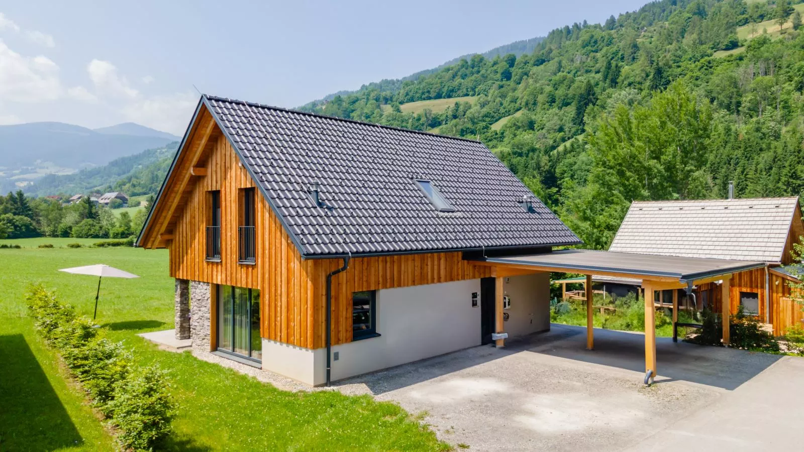 Mountain Chalet Alpinchique-Buitenkant zomer