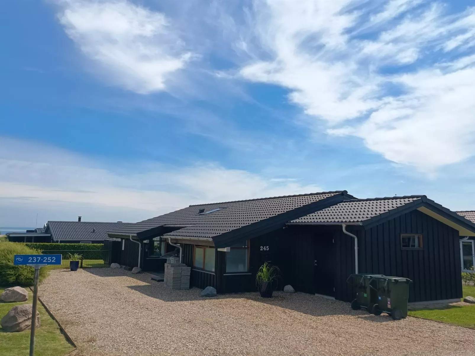 "Anniken" - 250m from the sea-Buiten