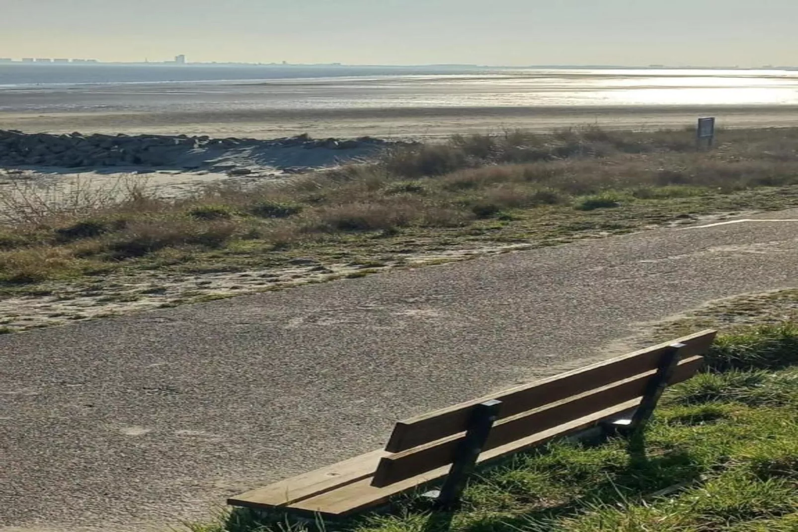 Kustwoning Baarland in Zeeland-Gebieden zomer 20km