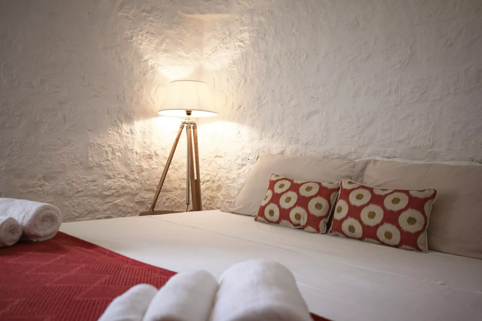 Trulli Petralux in Valle d'Itria-Image-tags.
