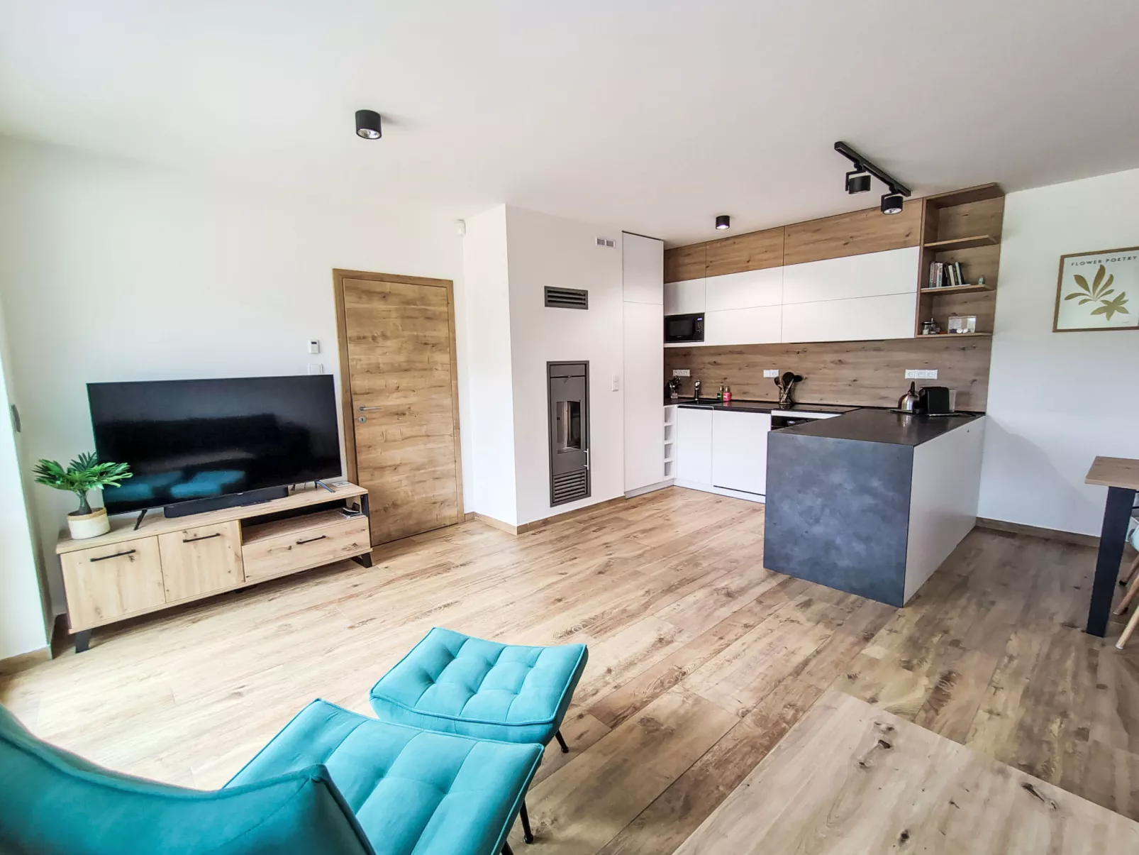 13ka Ground Oasis with Terrace-Binnen