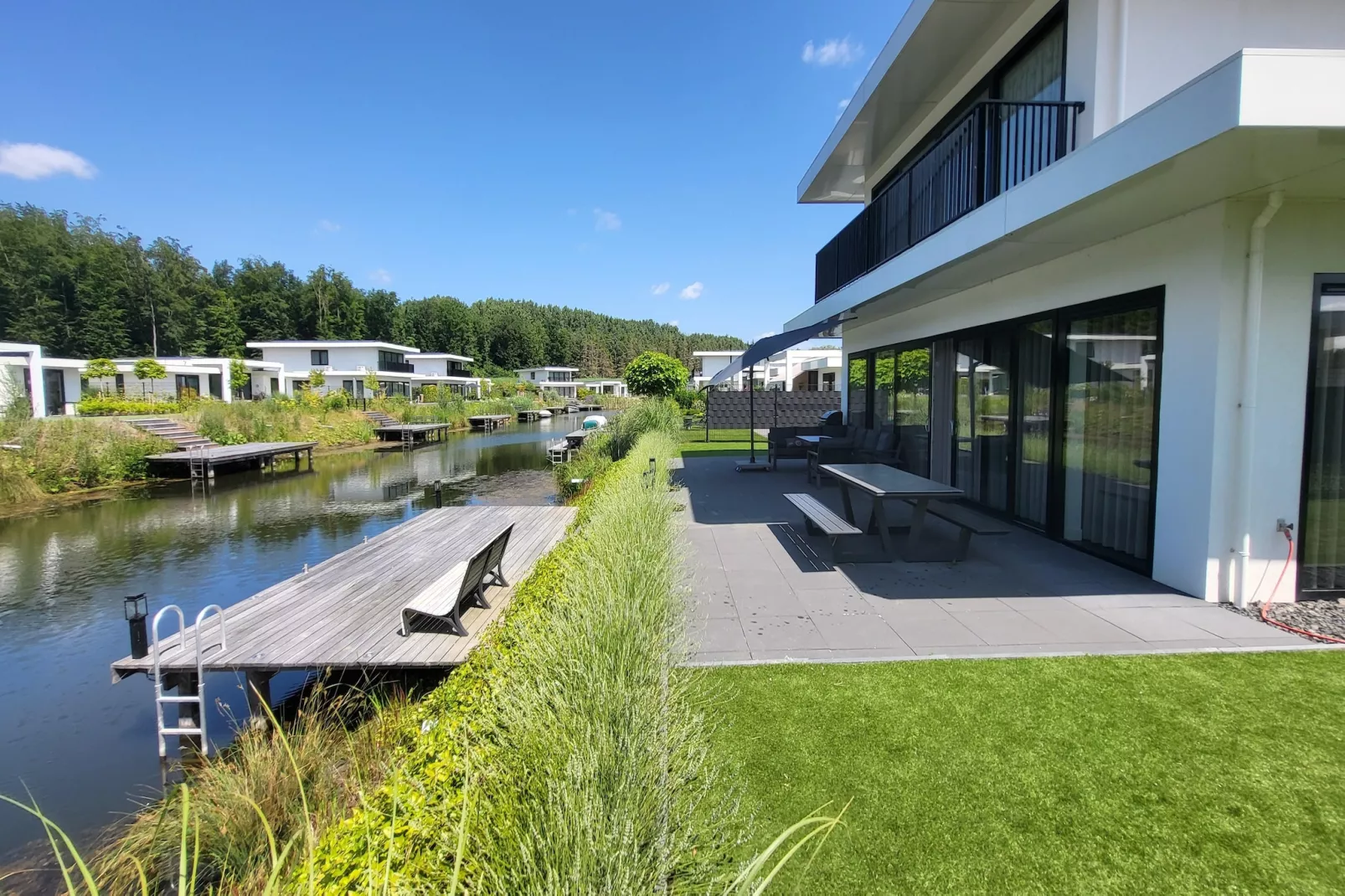 Watervilla Harderwold 577a-Tuinen zomer