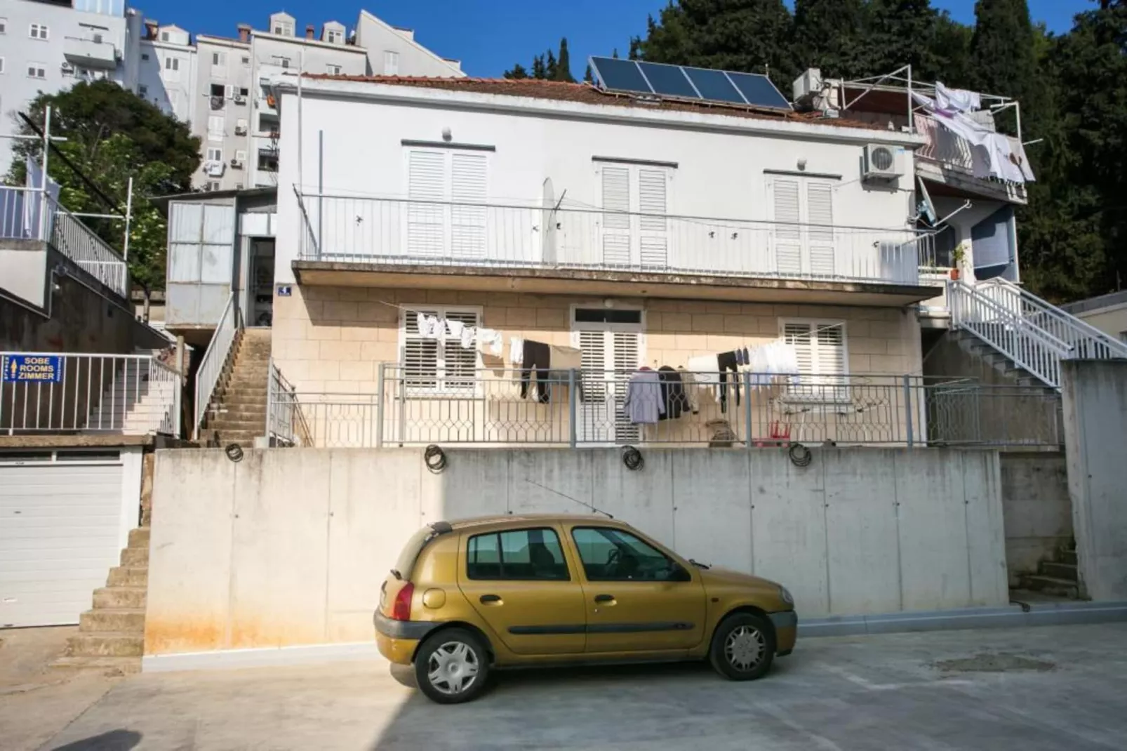 Guest House Kusalo- One Bedroom Apartment with Terrace (Apartman 4)