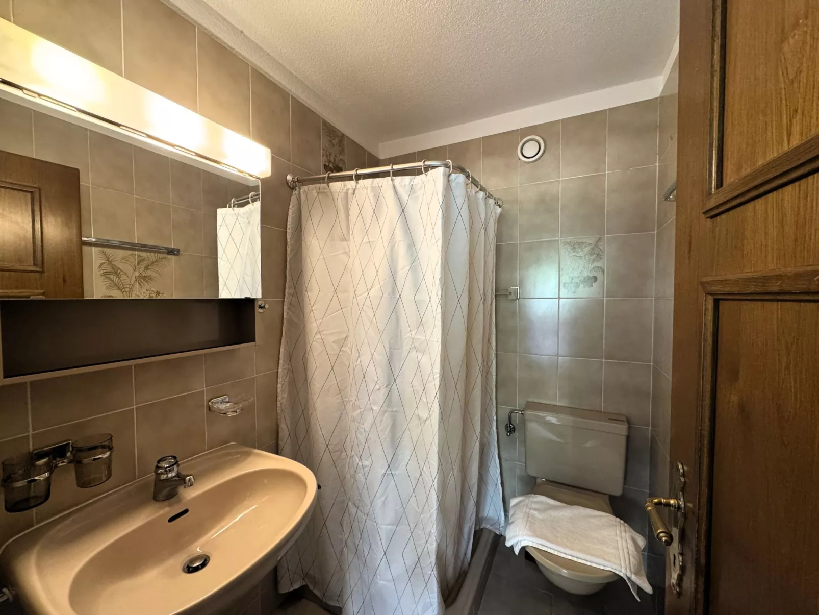 Apt. 33-1-Binnen