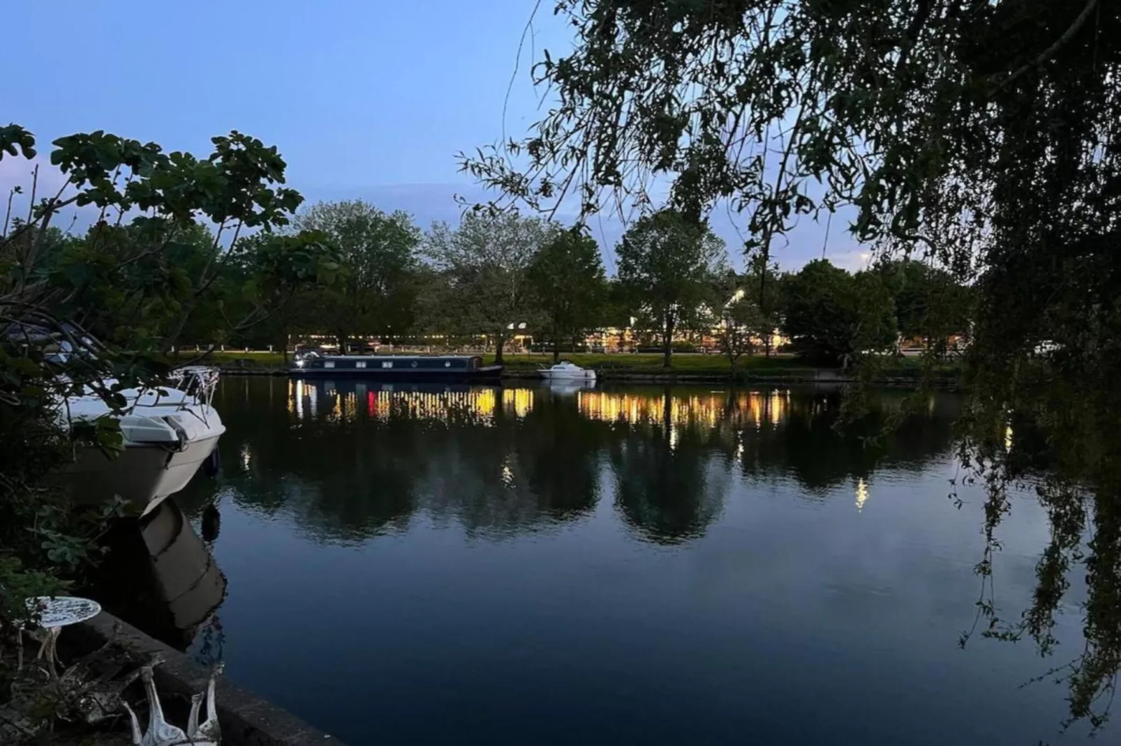 Classic Double River view Staines ex Mercure-Gebieden zomer 20km