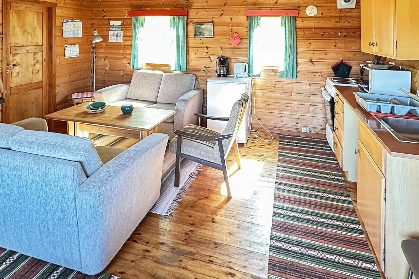 HUS 55768  HYTTE D