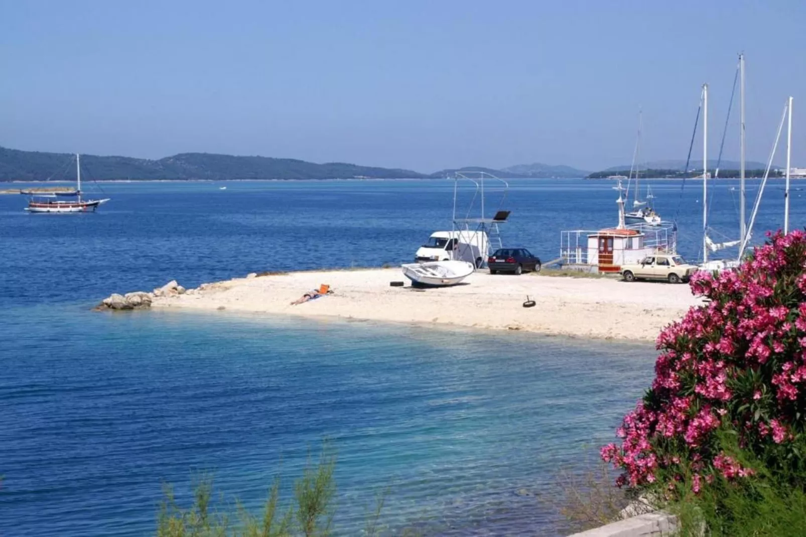 Apartments Gaj Brodarica - A8-Gebieden zomer 1km