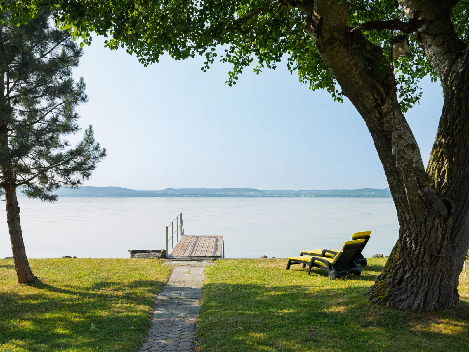 Lake House Sundown-Buiten