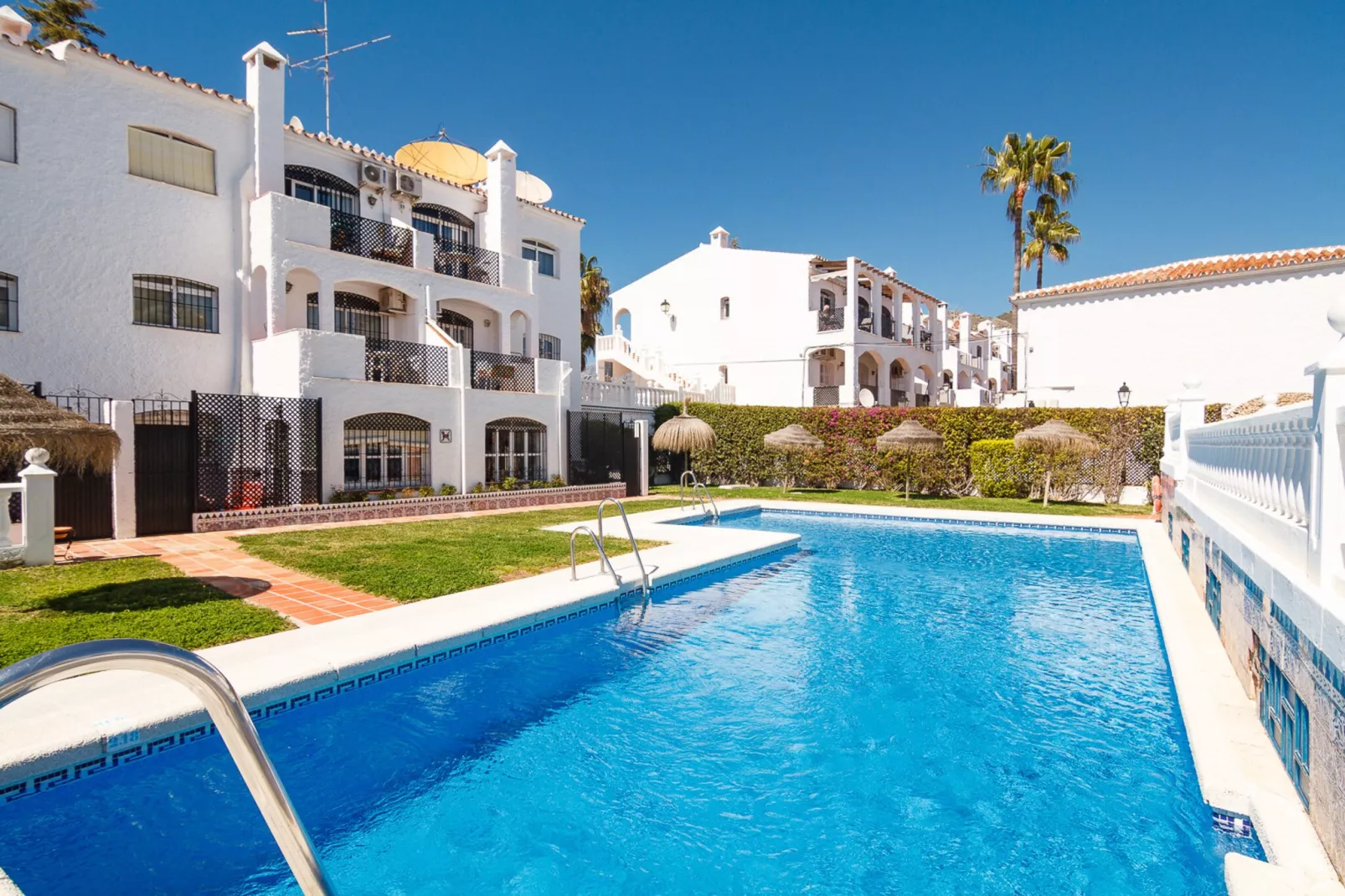 Verano Azul 32 by Casasol
