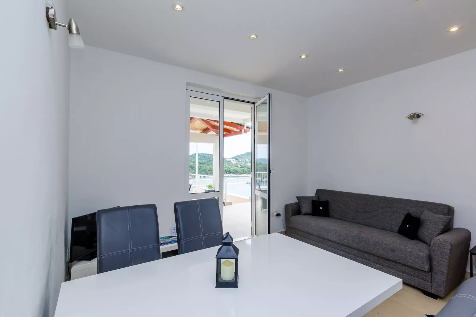 Apartment Franceska -Two-Bedroom Apartment with Terrace and Sea View