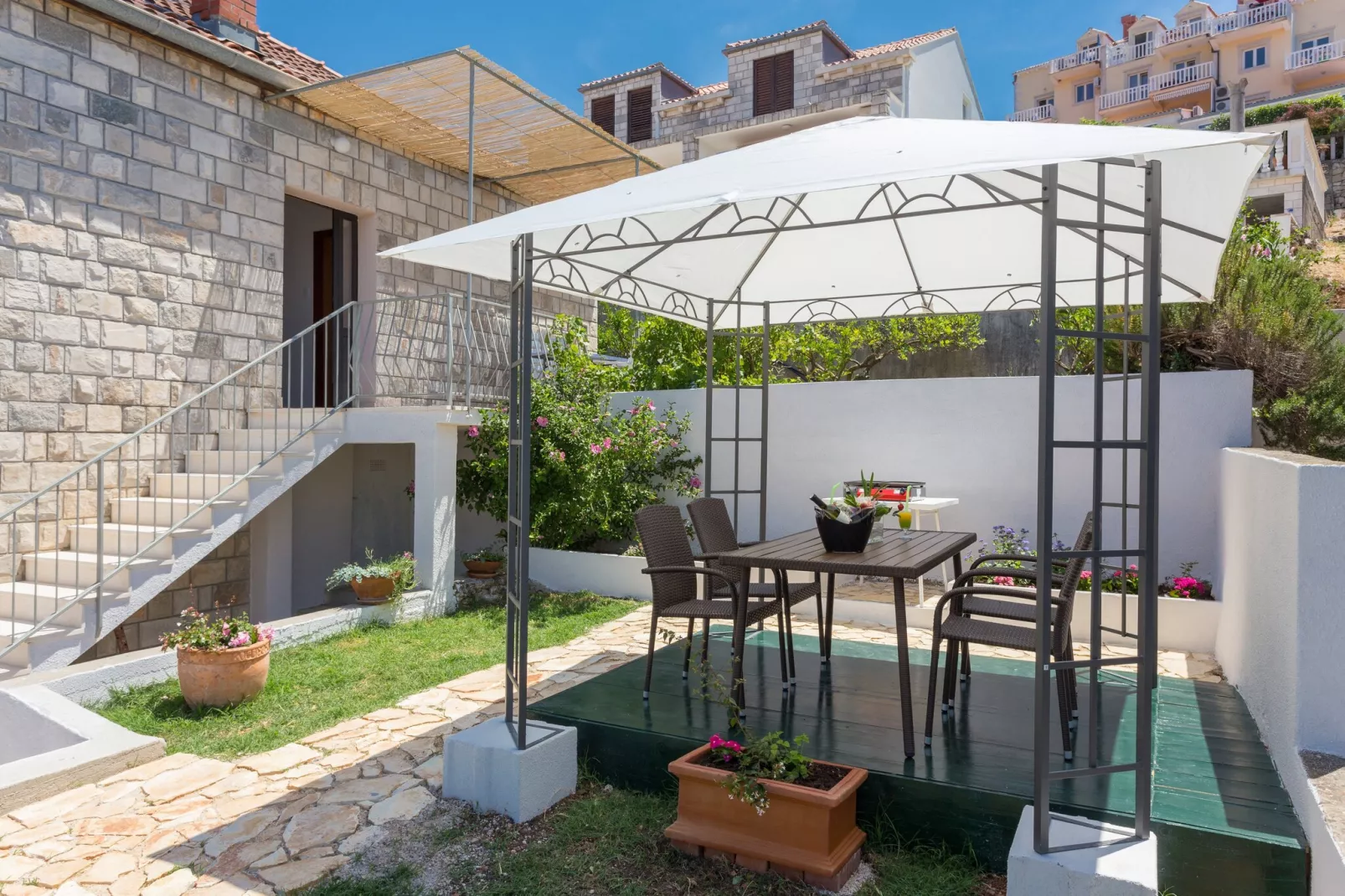 Holiday Home Oleander Sea View - Four Bedroom Holiday Home with Terrace and Sea View