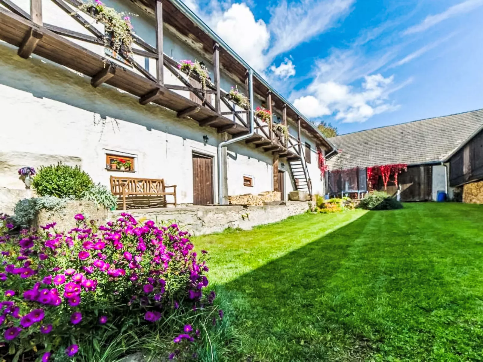 Relax in Farmhouse