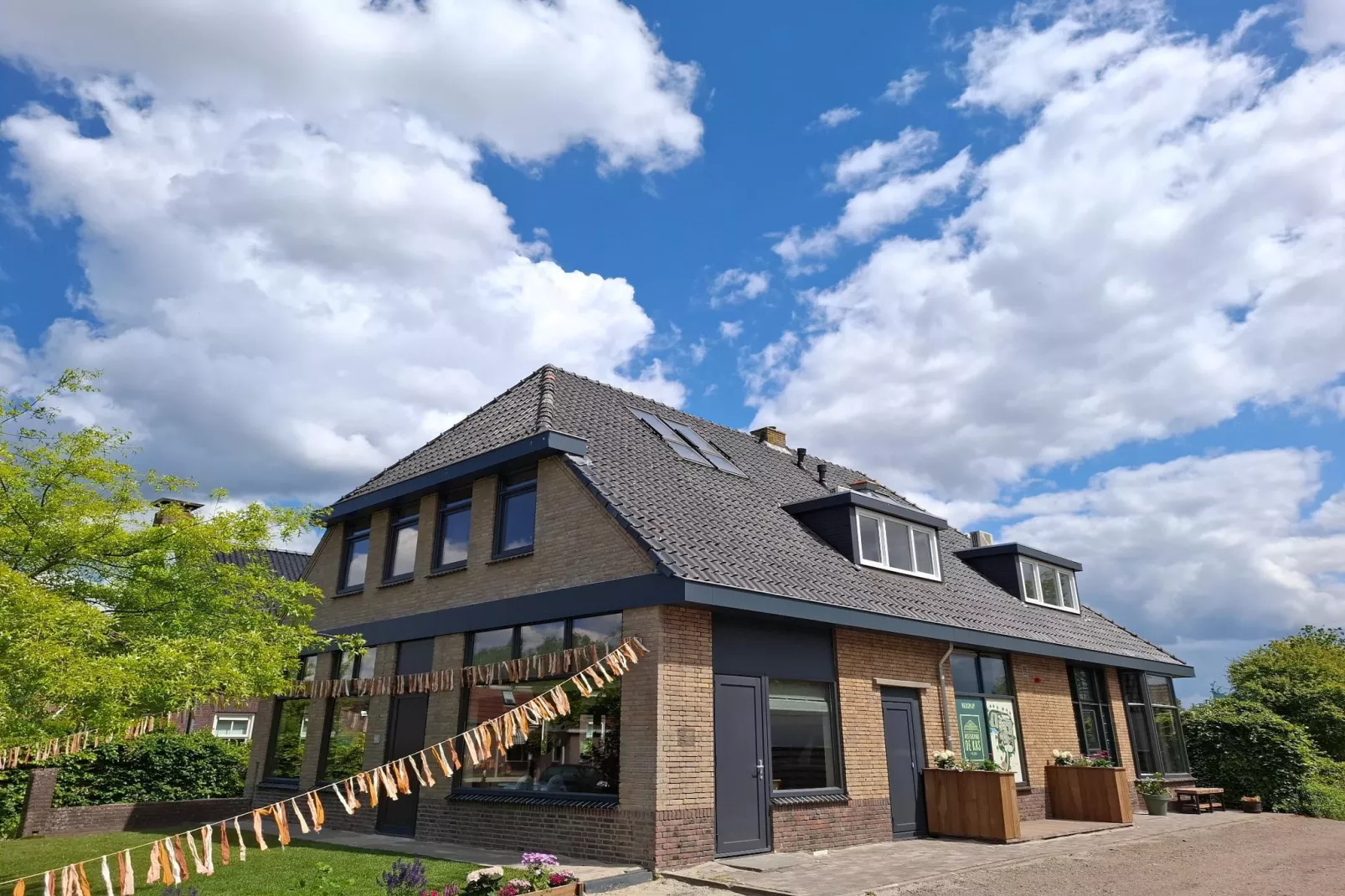 Groepsaccommodatie voor 20 personen + 5 Tiny Greenhouses voor 2 tot 4 personen