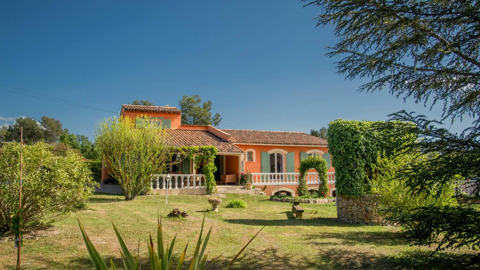 Villa Nycou-Tuinen zomer