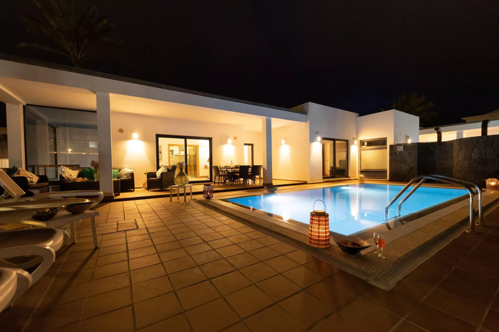 Villa A-Buitenkant zomer