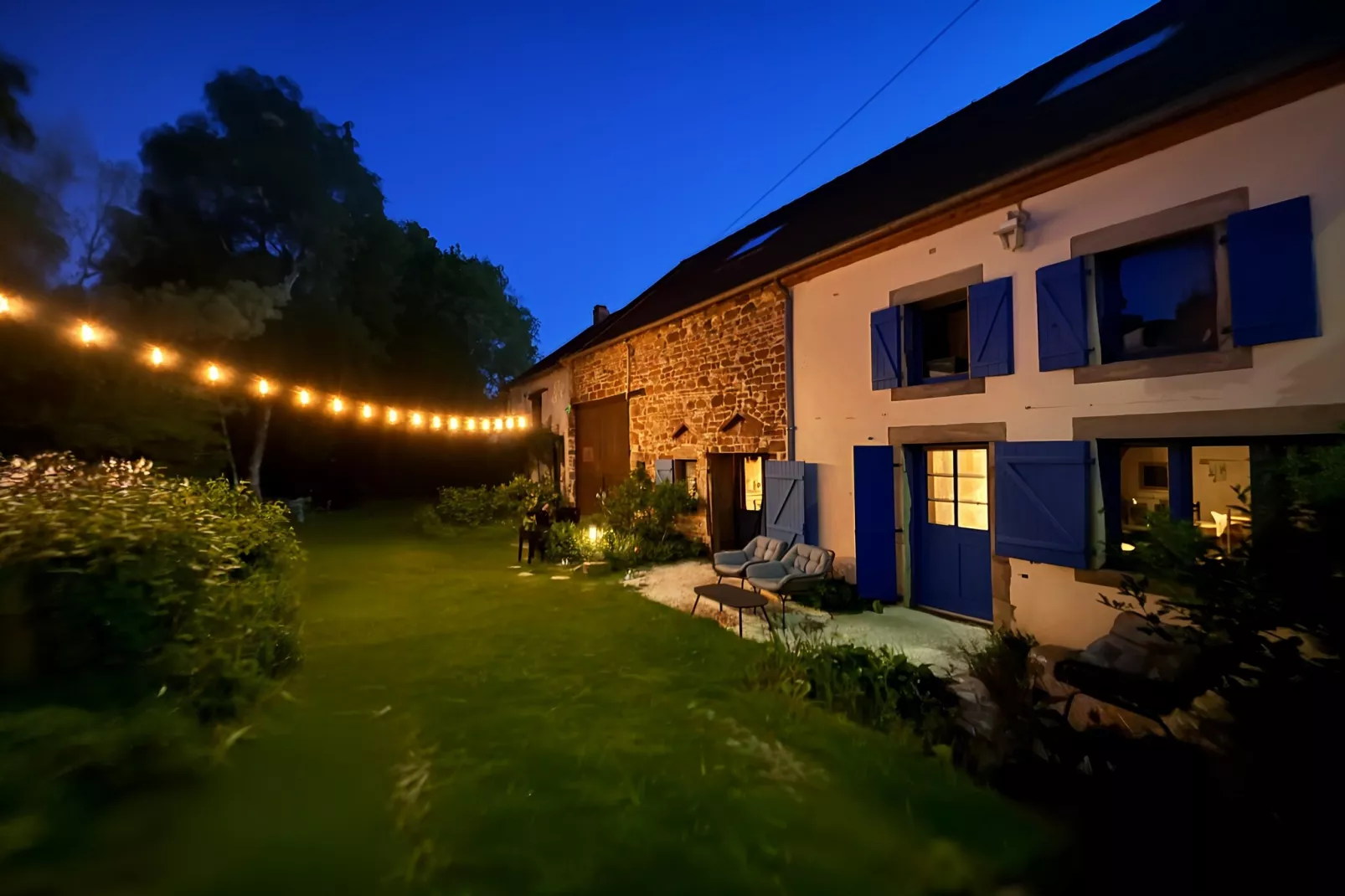 Gîte d'Artisan-Buitenkant zomer