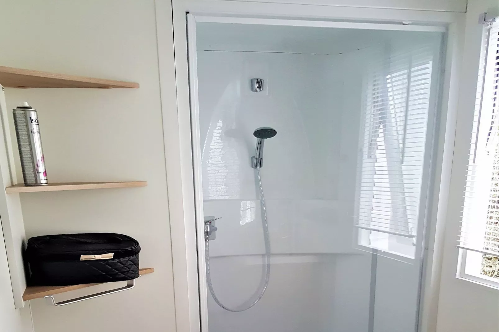 Mobil-home 6 pax-Badkamer