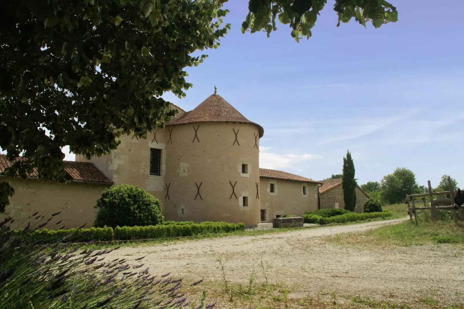 Manoir avec piscine privée-Buitenkant zomer