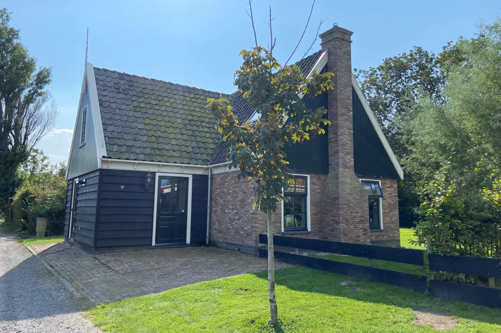 Recreatiepark Wiringherlant - Villa 18-Buitenkant zomer