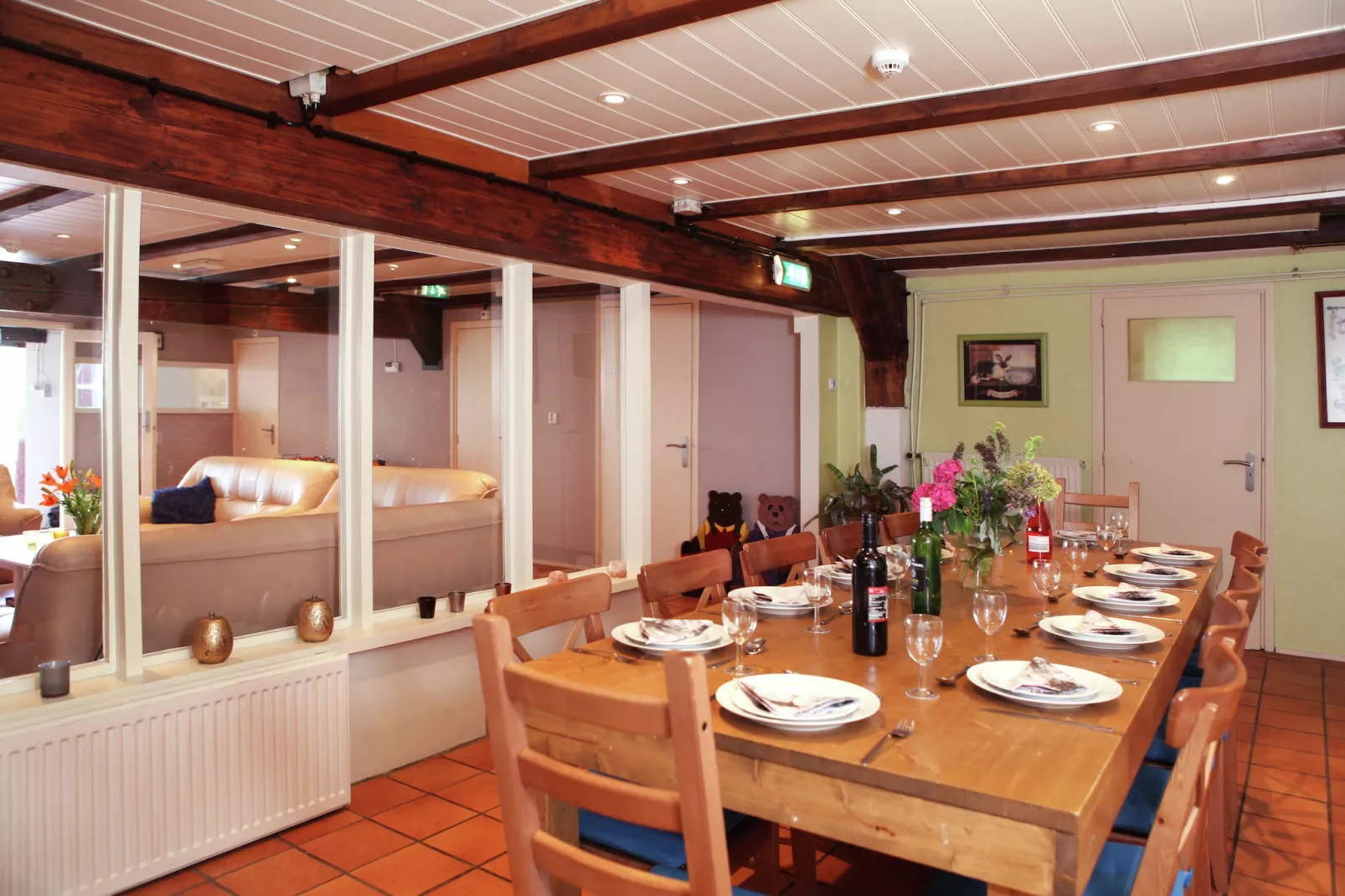 Hoeve Hoogst Tevreden-Eetkamer