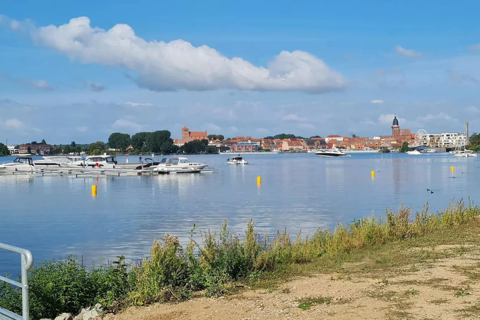 Apartments im MAREMÜRITZ Yachthafen Resort & Spa / Mare Grand Maisonette Suite 3 Erwachsene und 1 Kind 3-15 Jahre-Gebieden zomer 1km
