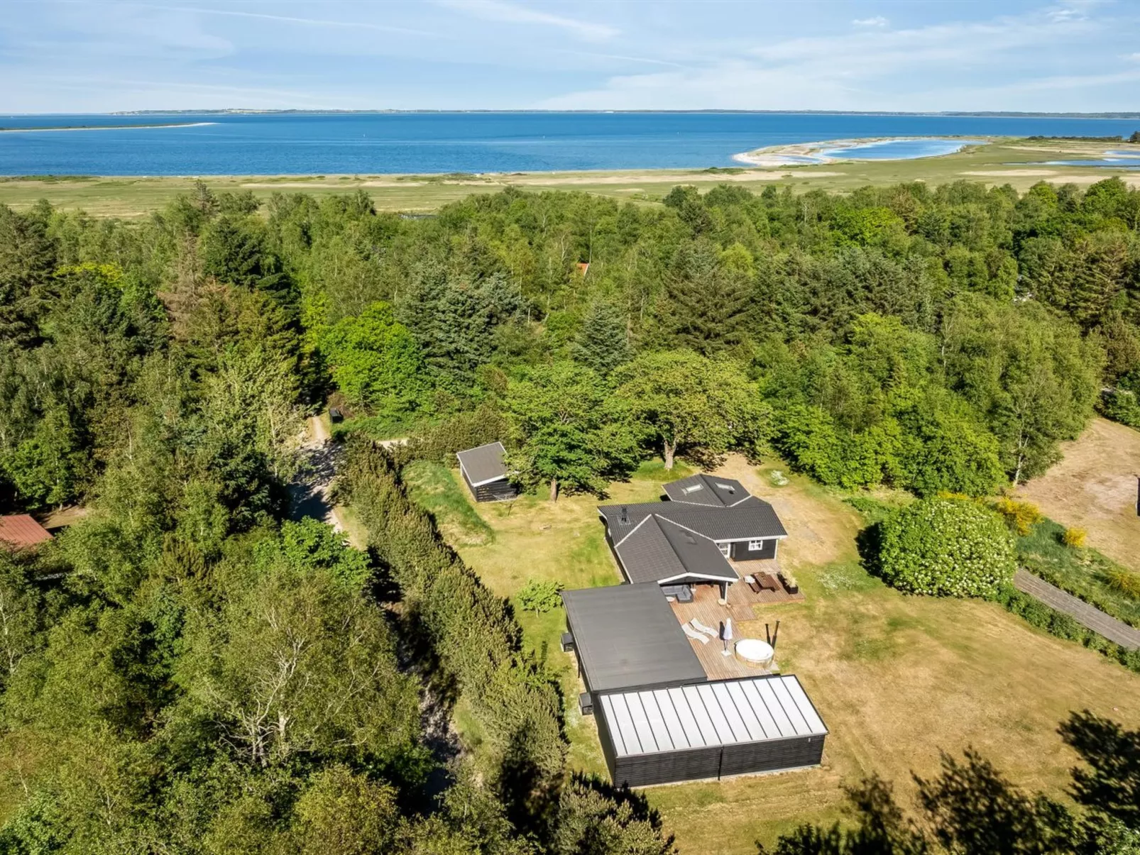 "Gudni" - 200m to the fjord-Buiten