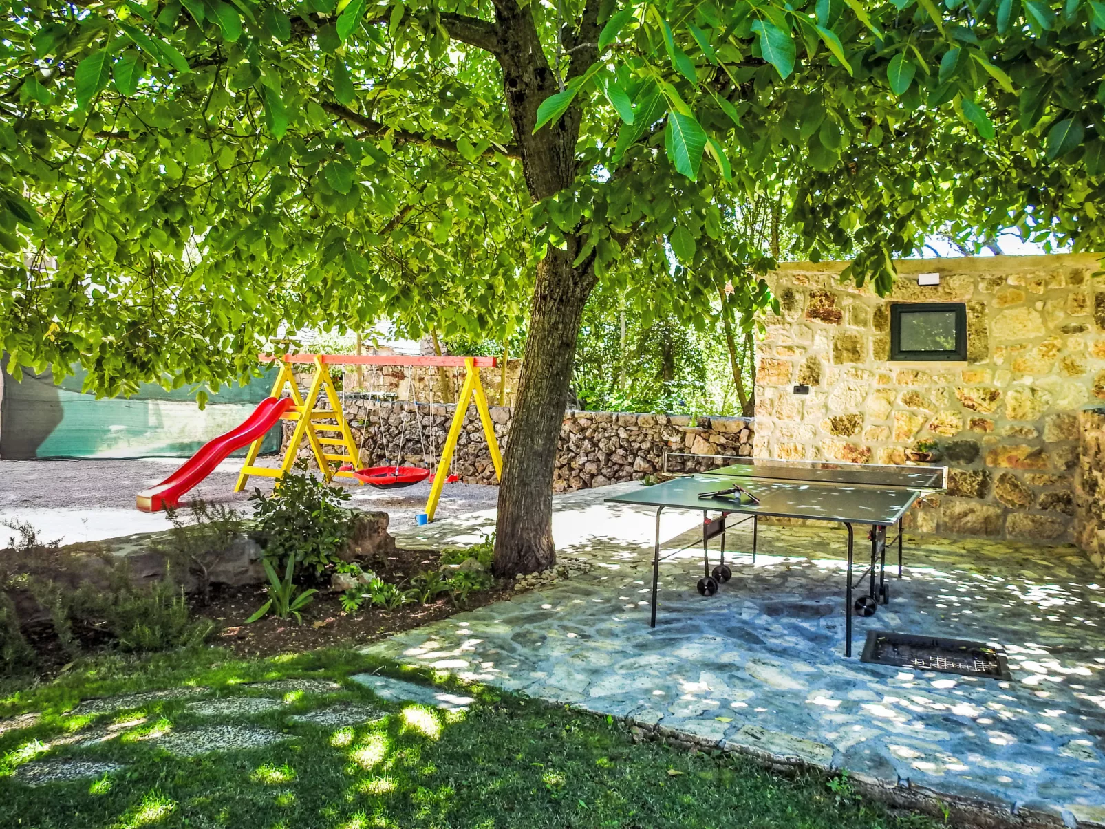 Markanovi Dvori-Buiten