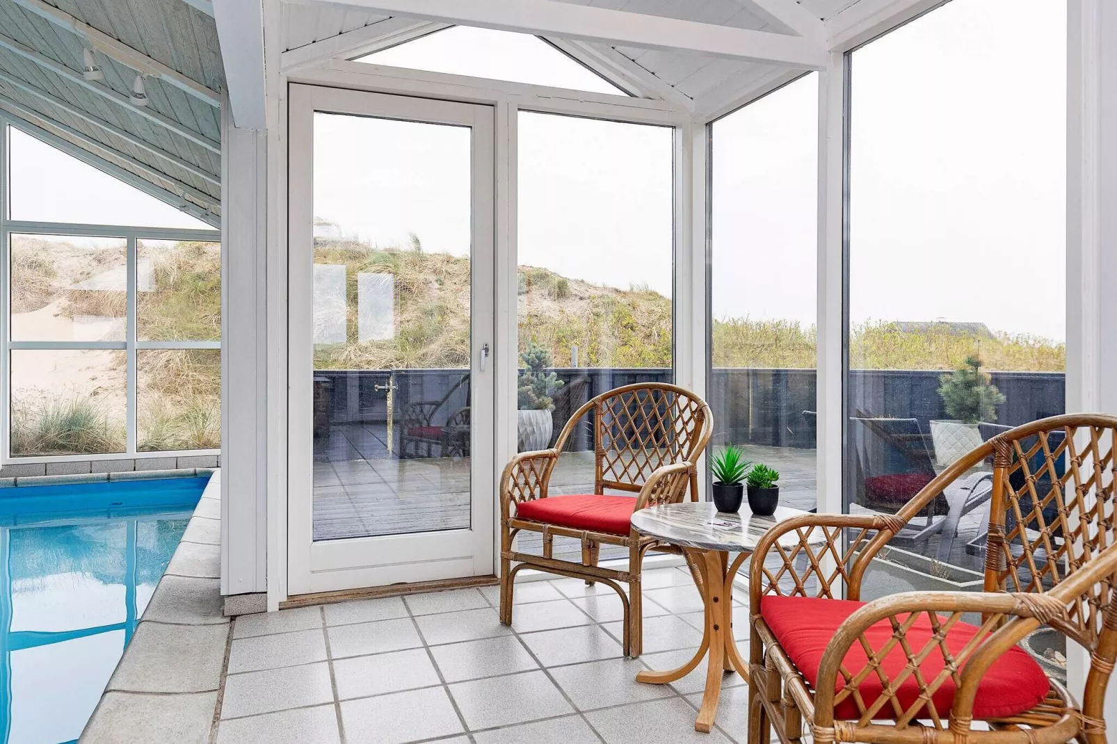 Wellness Retreat aan Zee -- By Traum Ferienwohnungen-Zwembad