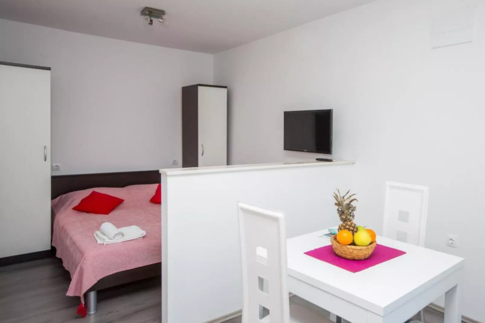 Villa Roza - Studio Apartment with Balcony