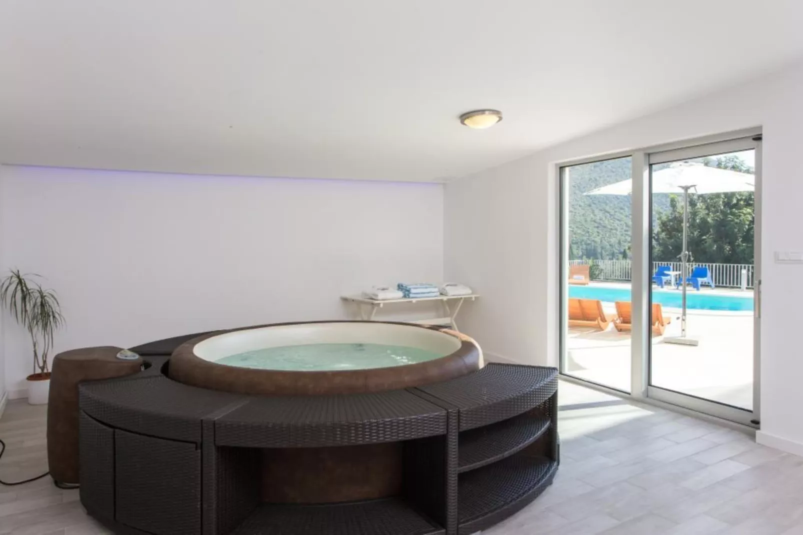 Villa Dupcic - Five-Bedroom Villa with Private Pool and Sea View-Zwembad
