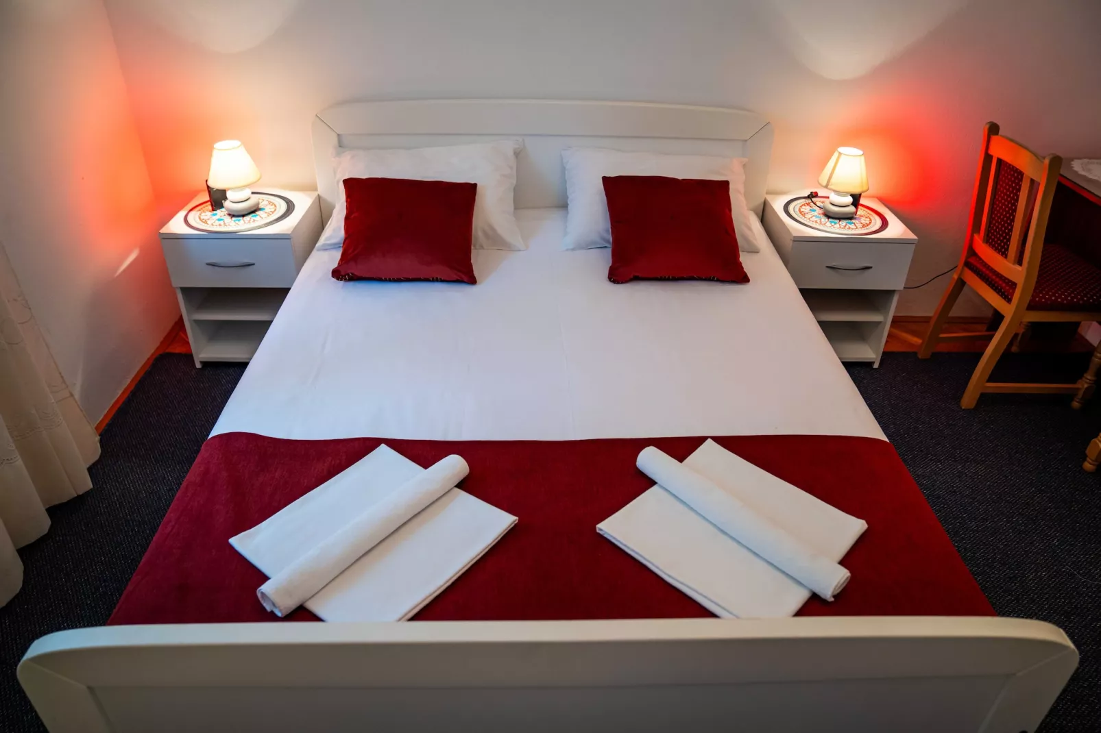 Guest House Cesic - Double Room No8-Slaapkamer