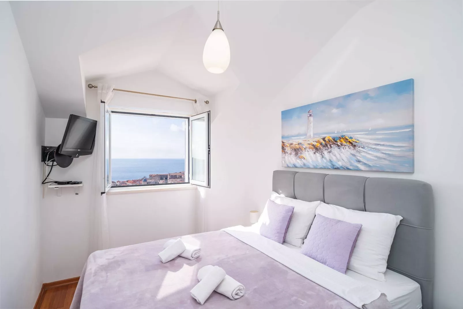 Apartments Isabora - Comfort Three-Bedroom Apartment with Balcony and Sea View (Second Floor)-Slaapkamer