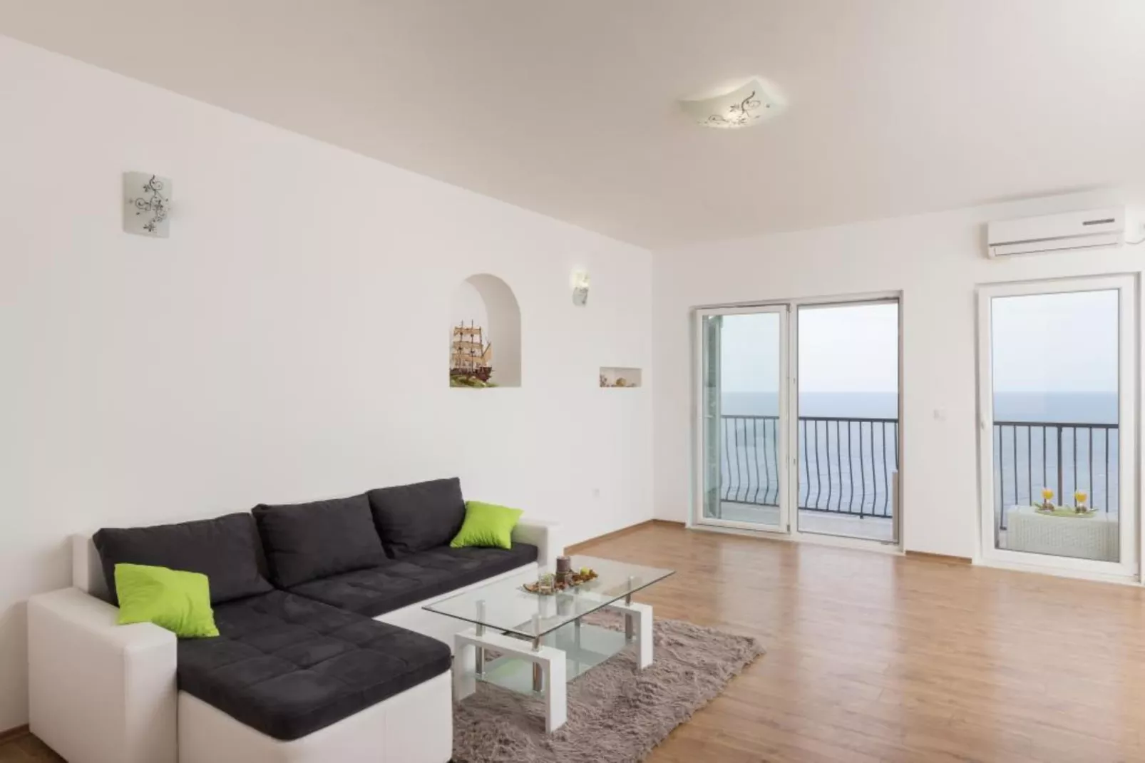 Apartment Manuela - One-Bedroom Apartment with Balcony and Sea View