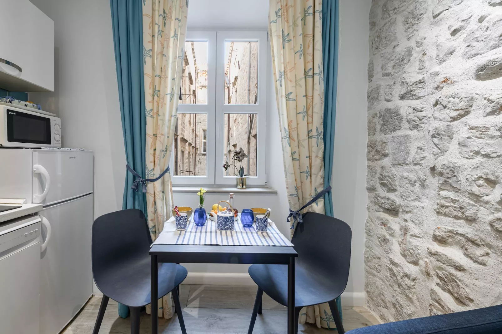 L & L Old Town Apartments - Studio Apartment ( Lacroma)