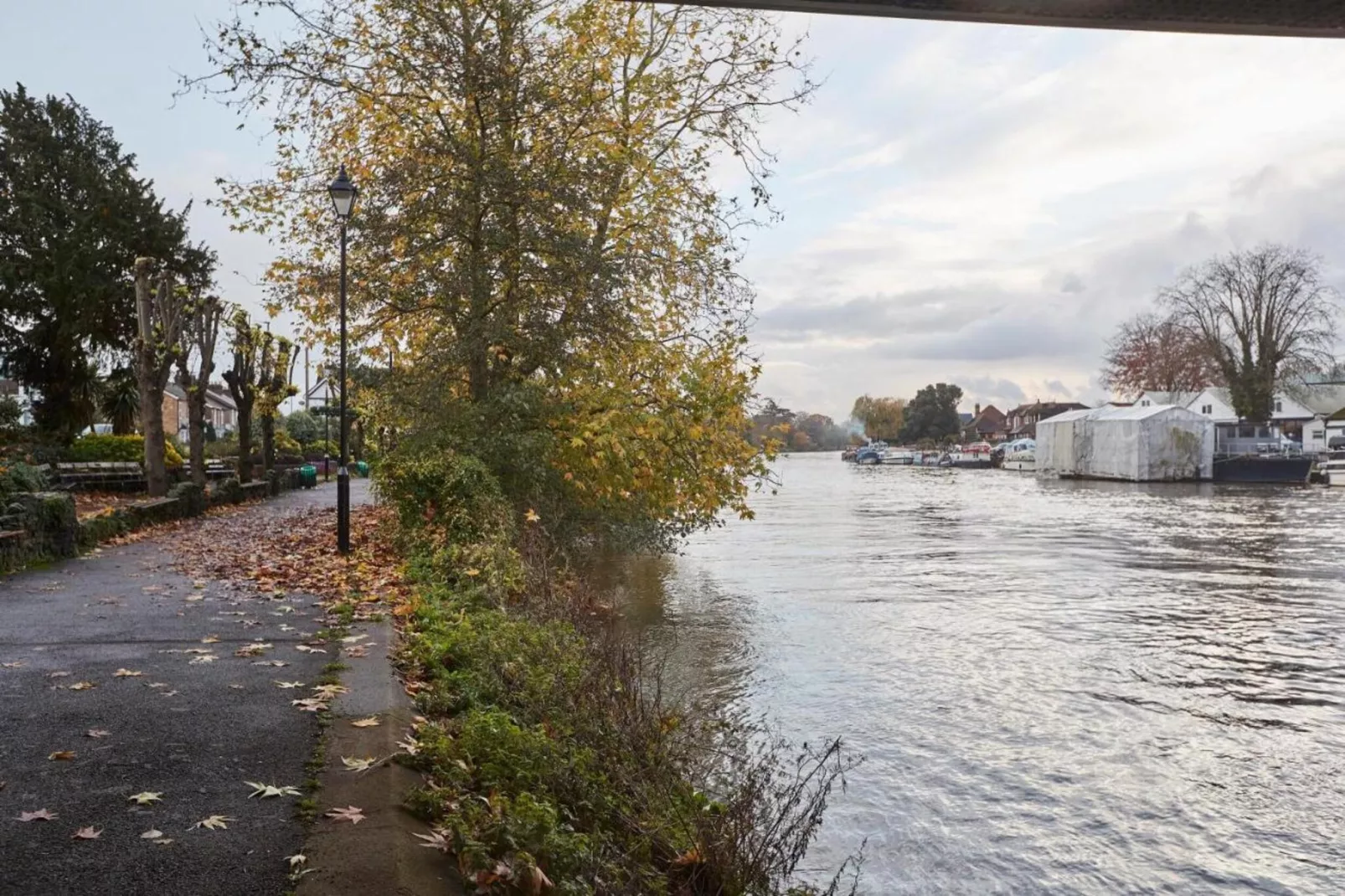 Classic Double River view Staines ex Mercure-Gebieden zomer 20km