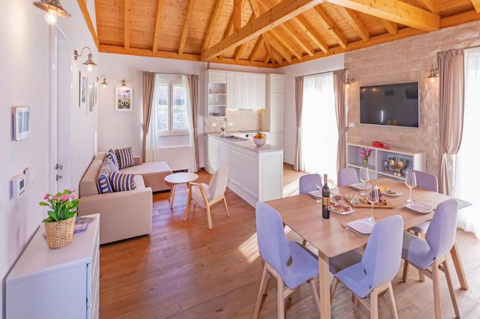 Villa Ivić-Two Bedroom Villa with Swimming Pool