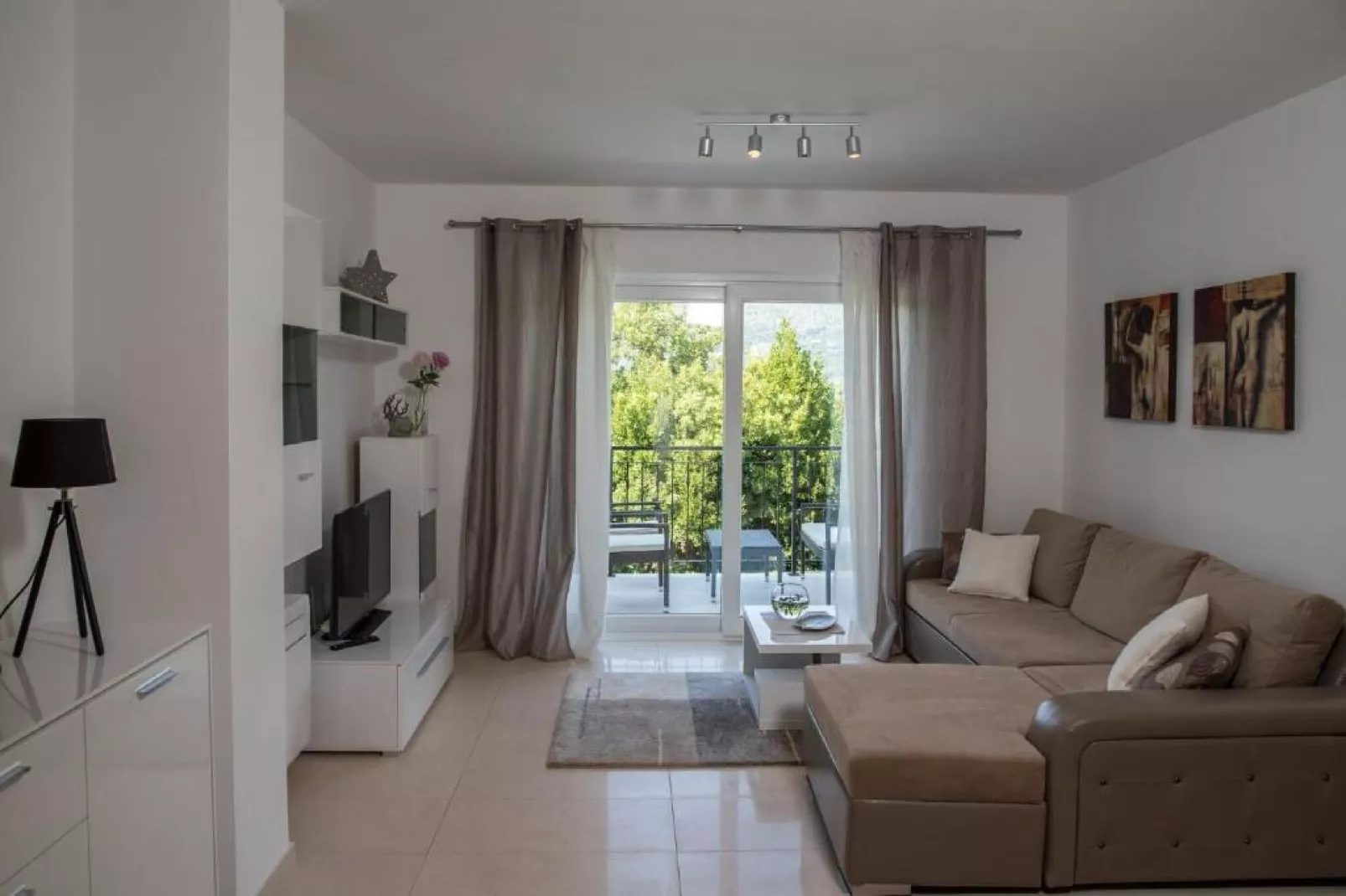 Villa Anita - Five Bedroom Villa with Swimming pool