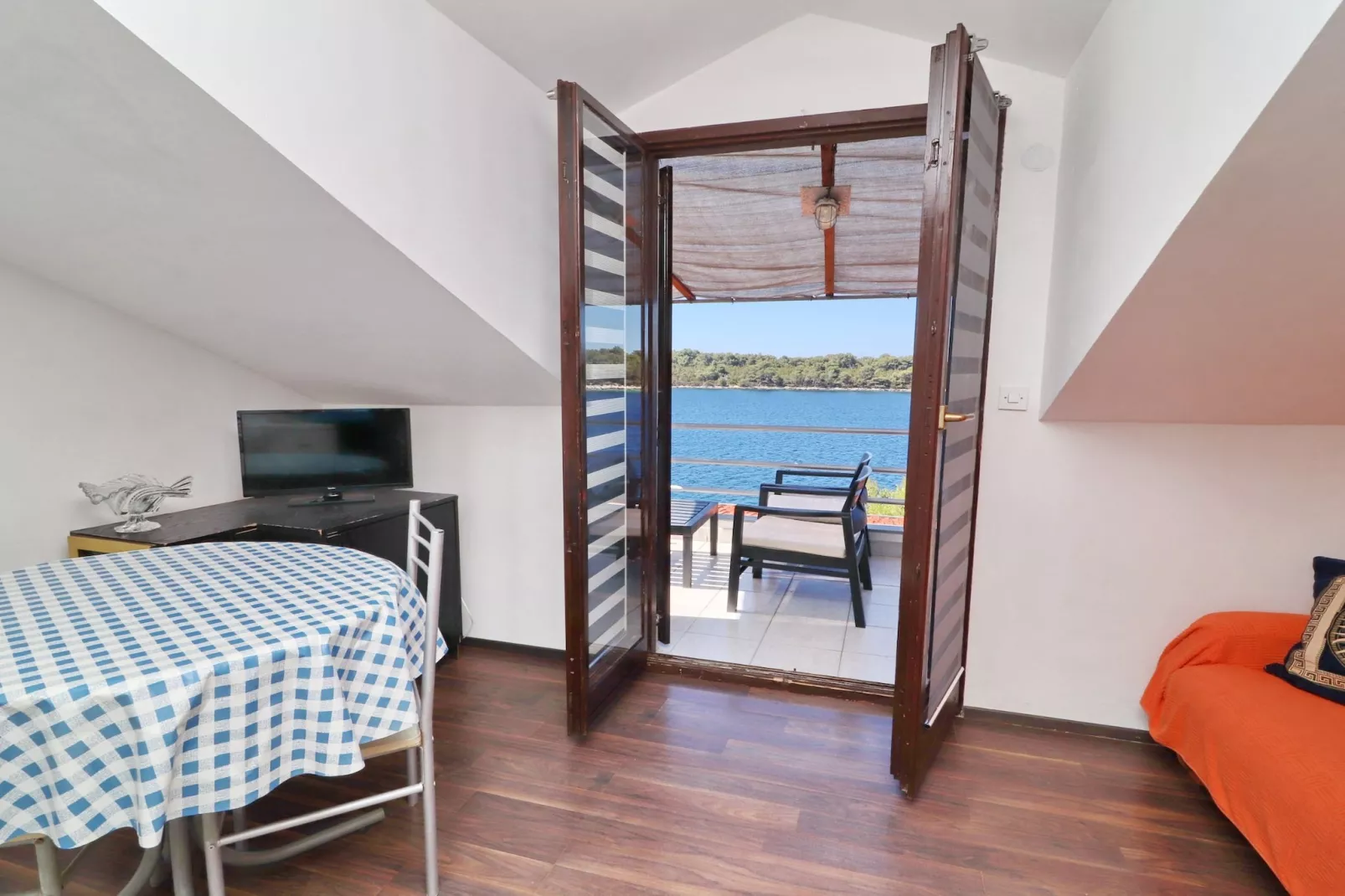 Apartments Karbuni By The Sea - One Bedroom apartment with Terrace and Sea View (A4) U REDU